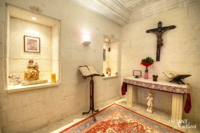 antique-limestone-chapel-limesotne-wall-cladding-marble-pedestal