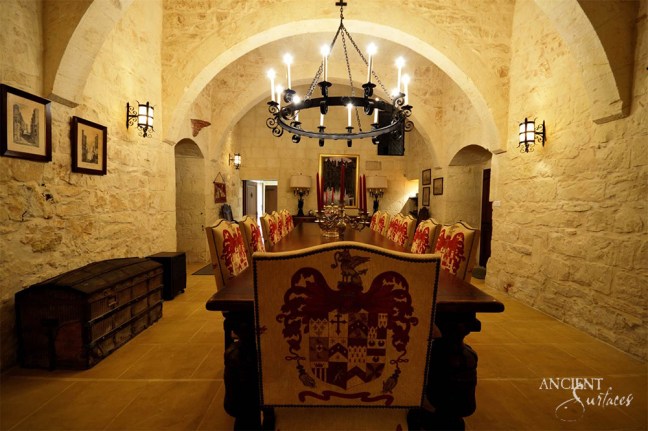 antique-limestone-flooring-in-antique-cottage-dining-room