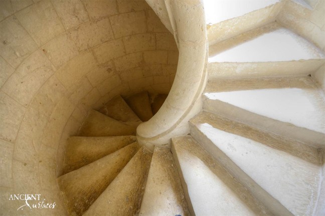 antique-limestone-stairway-spiral