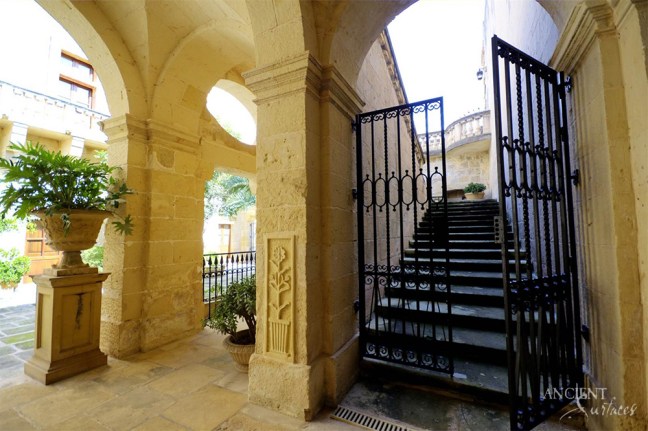 antique-outdoor-limestone-floors-biblical-stone-flooring-limestone-entryway