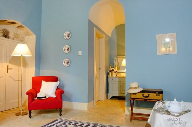 italian-design-bedroom-with-antique-reclaimed-flooring