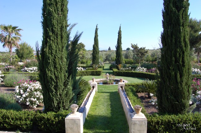 italian-garden-outdoor-limestone-pool-fountain