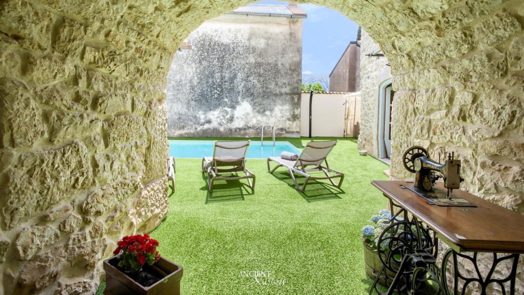 Ancient surfaces 
limestone wall cladding
reclaimed stone work 
Antique stone wall cladding 
Vintage stone flooring 
Italian Stone pavers 
Old limestone floors