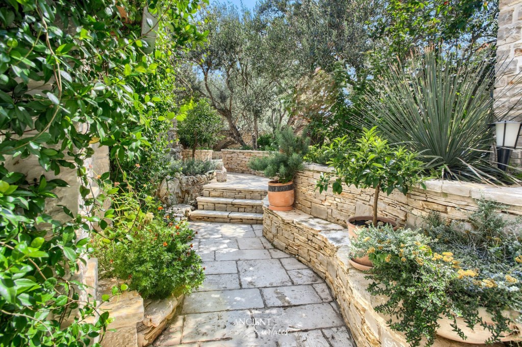 Limestone flooring 
Ancient surfaces 
stone work
Antique limestone wall cladding
Antique stepping stones 