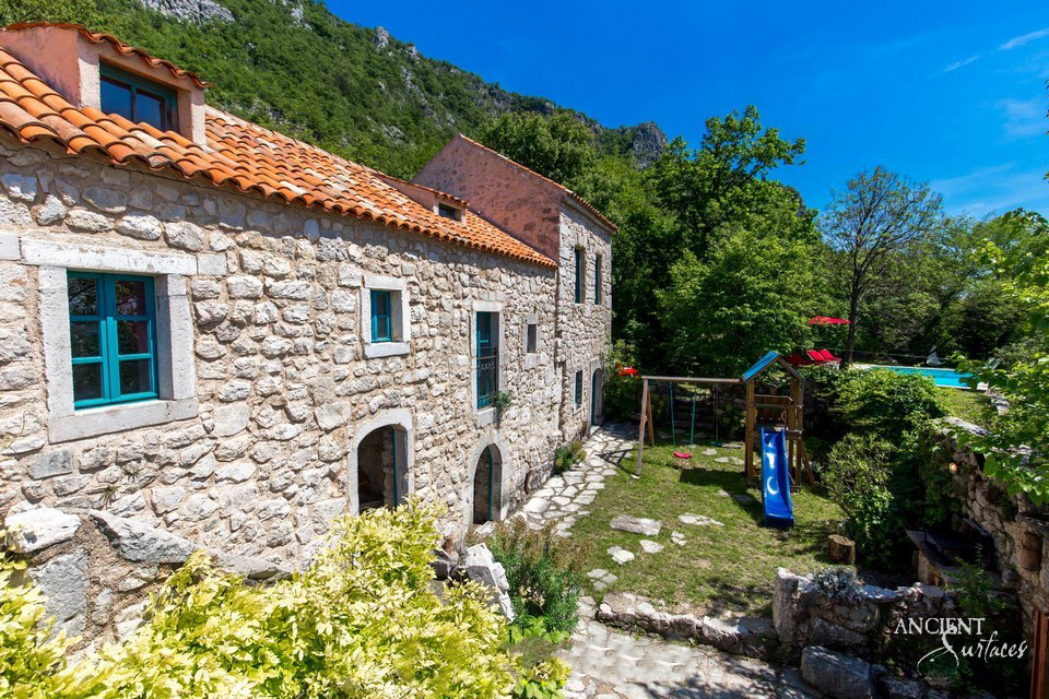 Croatian country-style villa
Limestone wall cladding
Reclaimed stone wall cladding
Ancient Surfaces limestone beauty
Mediterranean villa charm
Rustic limestone wall cladding
Serene pool area design
Textured interior limestone walls
Natural stone architectural finesse
Durable limestone outdoor walls
Country-style elegance in architecture
Antique limestone pool coping
Limestone outdoor decking luxury
Timeless villa design
Harmonious architectural blend
Limestone versatility in design
Warm inviting living spaces
Traditional materials modern luxury
Artisan craftsmanship in stone
Rolling hills villa ambiance
Custom limestone interior design
Historical depth limestone accents
Natural beauty in villa construction
Aesthetic appeal of limestone
Croatian landscape-inspired architecture
Ancient Surfaces craftsmanship